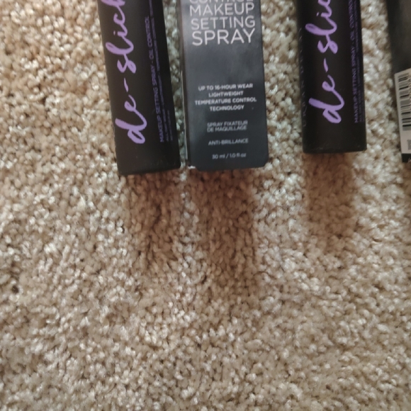3 Bottles Of Urban Decay De-Slick Oil Control Setting Spray 30 mL / 1 fl Oz Each - Picture 3 of 3